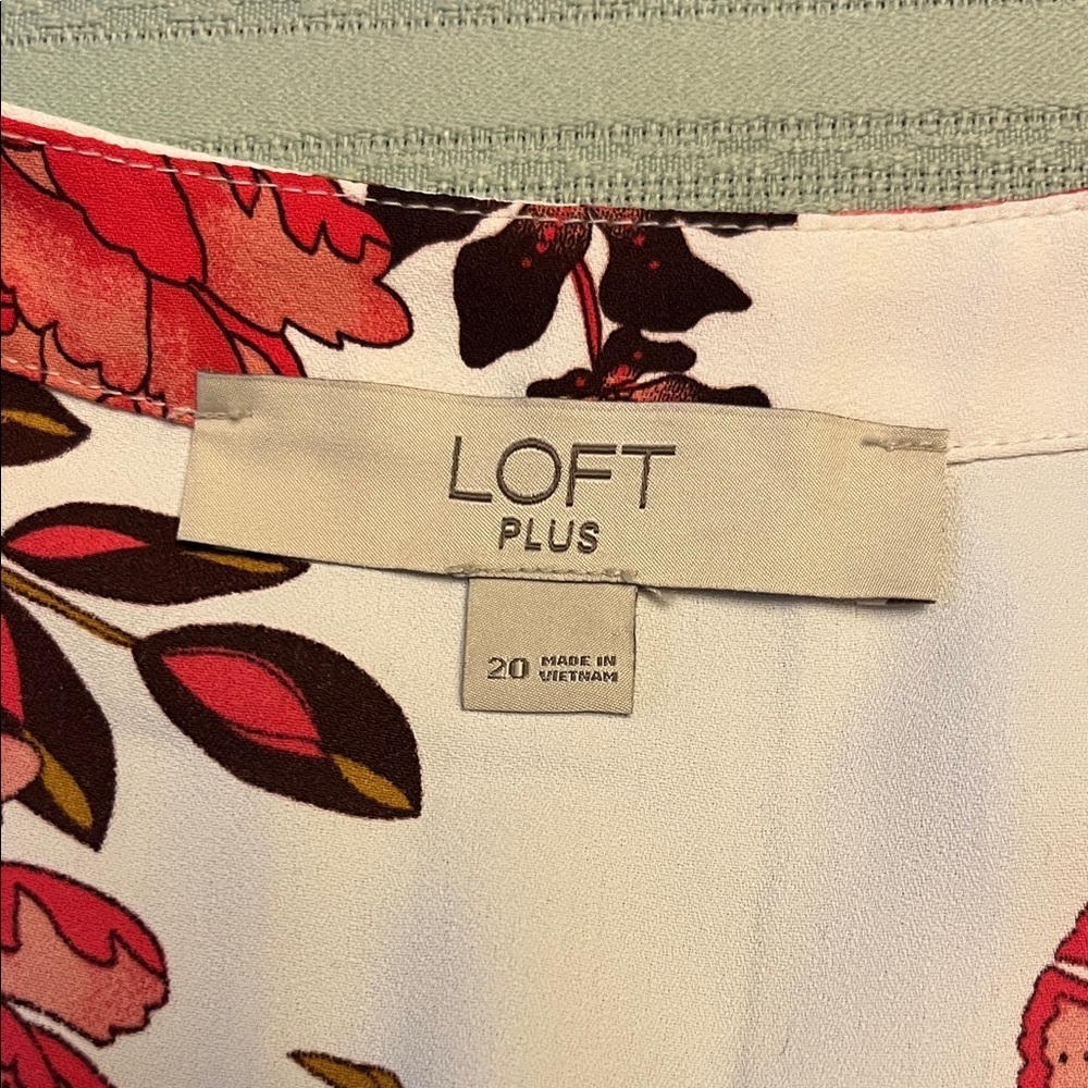 LOFT Floral Print Blouse - Cream and pink size 20 brand new - Picture 3 of 7